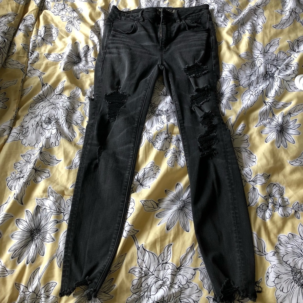 American Eagle High Waisted Distressed jeans